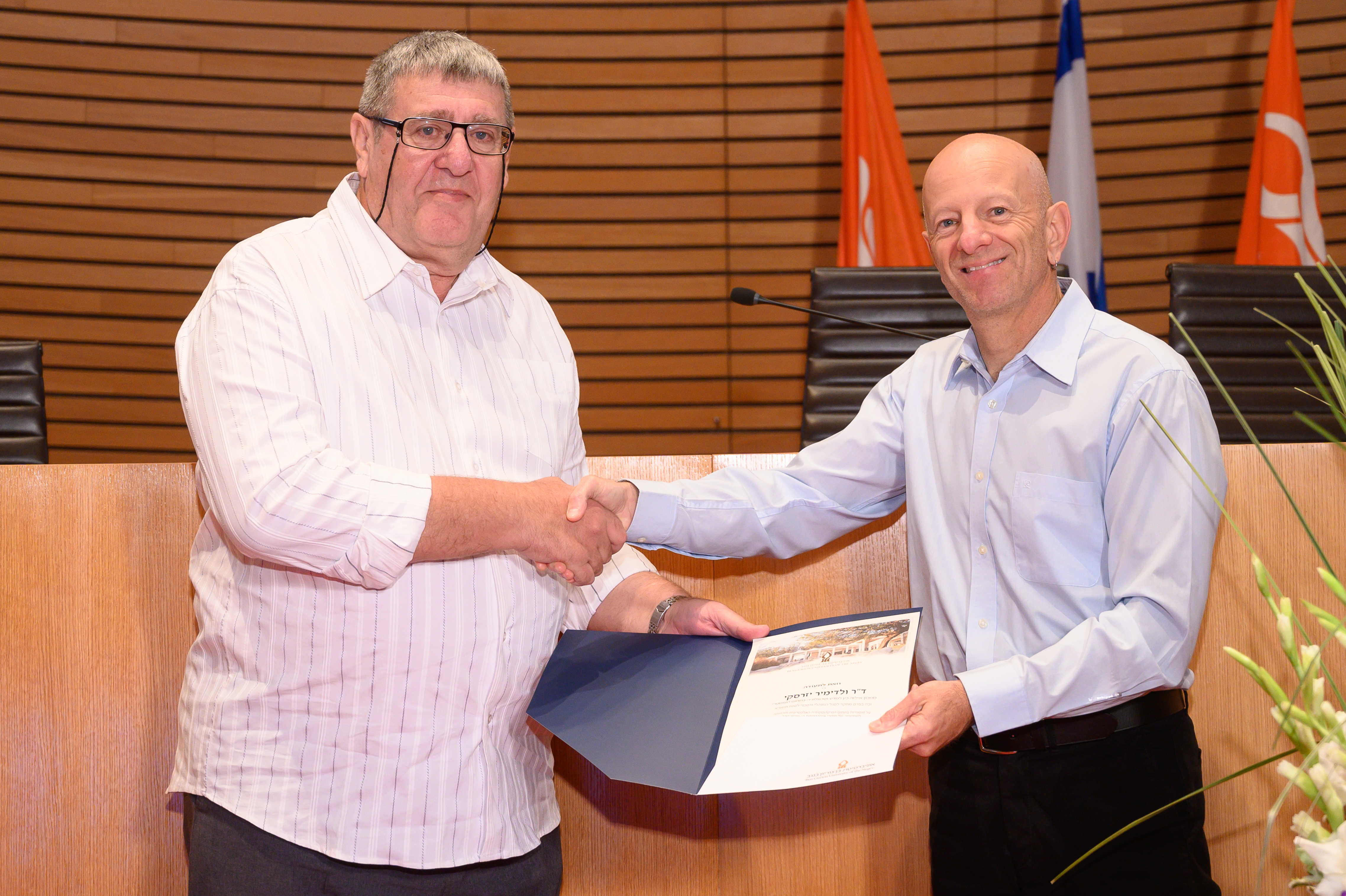 Dr. Vladimir Ezersky of the Ilsa Katz Institute of Science and Technology in the Nanometric Field won the Research Award of Administrative and Technical staff for his expertise in electron microscopy and his contribution to the research of Ben-Gurion University of the Negev scientists